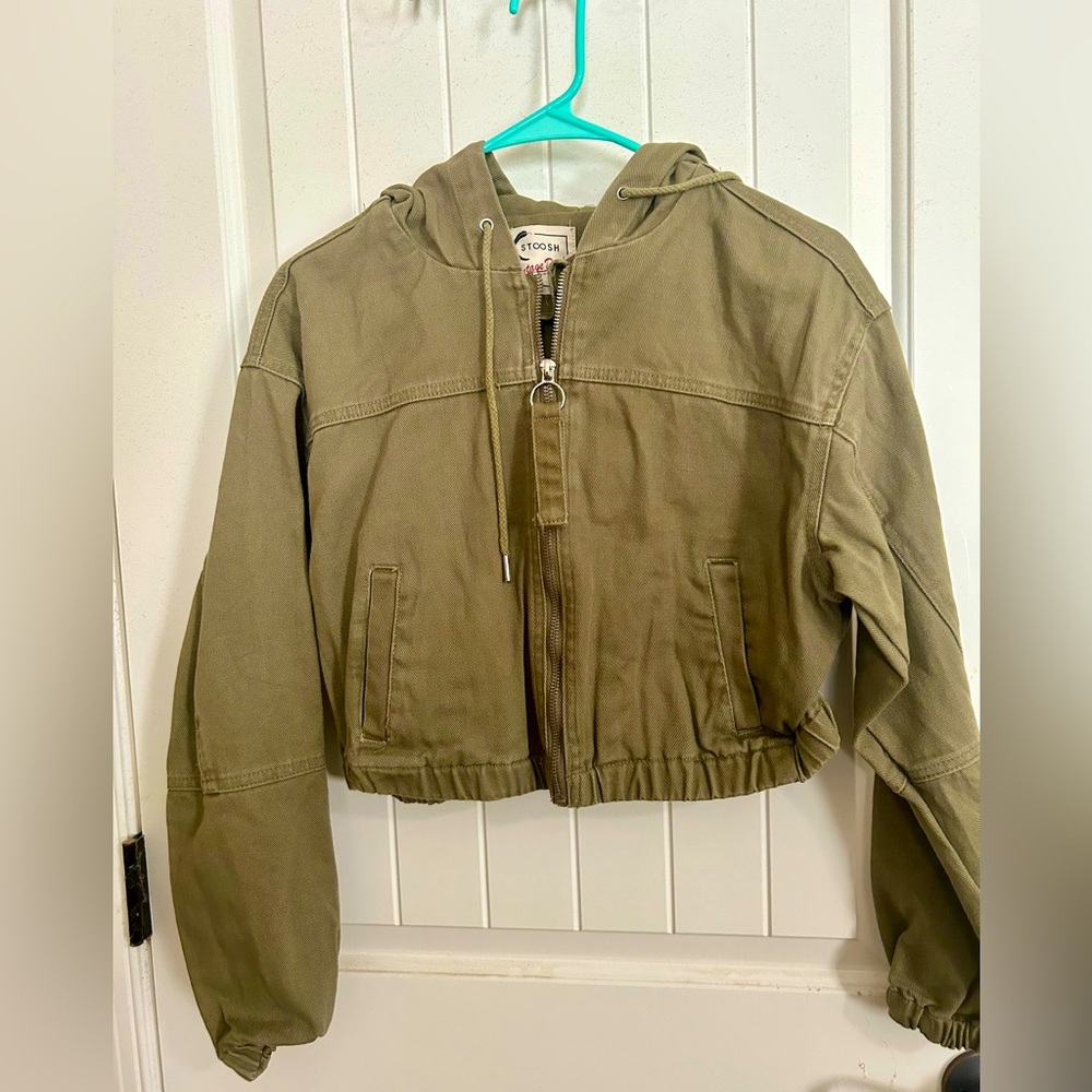 Cropped, lightweight, zip up, jacket with hood, sage /army green